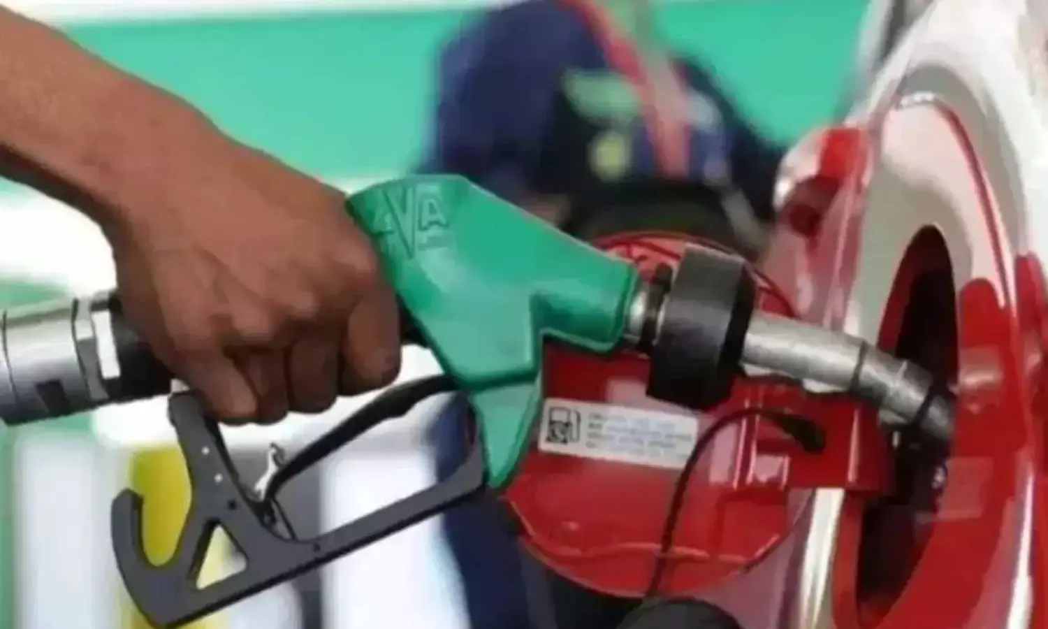 दिल्ली में पुरानी गाडियों पर नहीं लगेगी रोक, सरकार ने दी बड़ी राहत