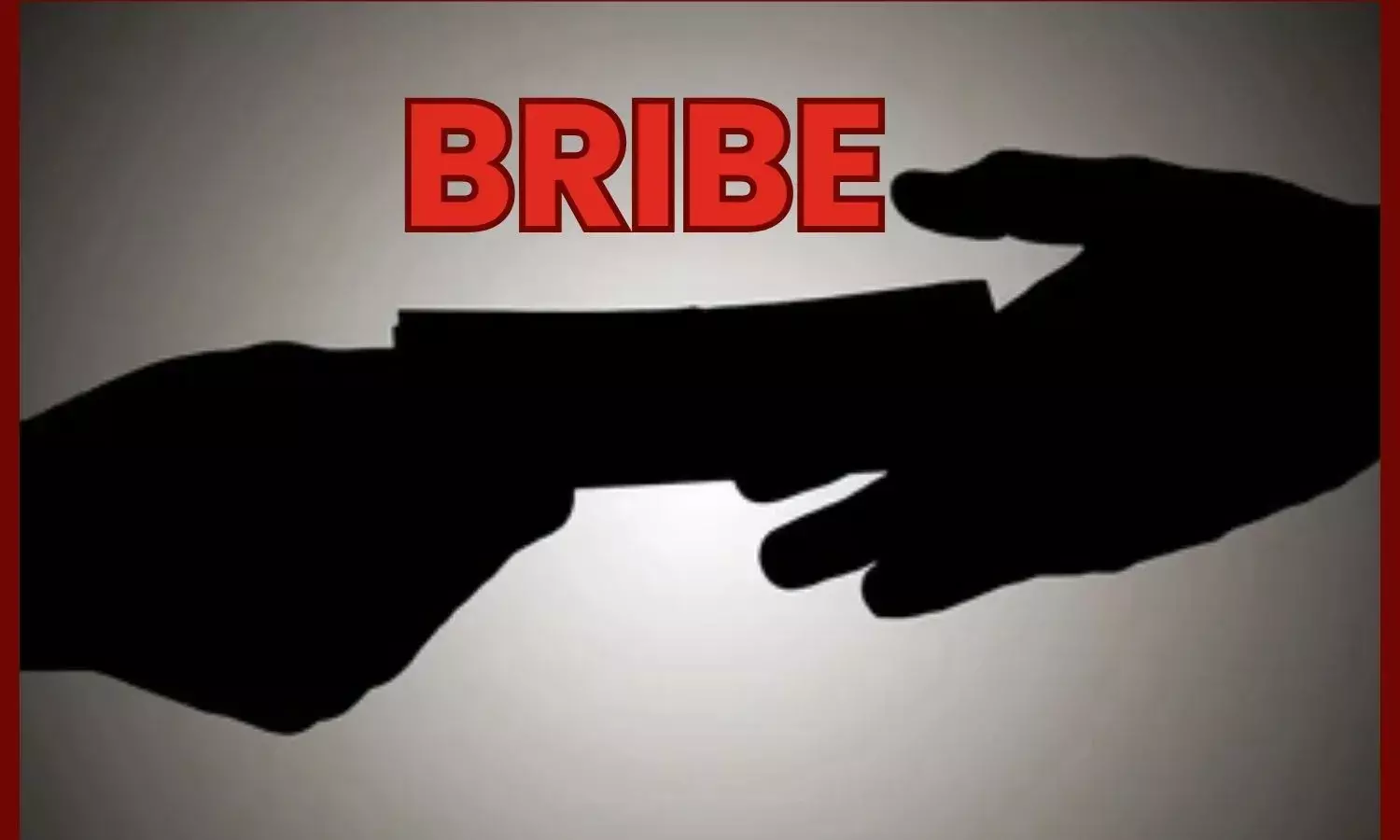 रायपुर में पटवारी-कोटवार रिश्वत लेते रंगे हाथों ट्रैप, दुर्ग में क्लर्क 17,500 के साथ गिरफ्तार