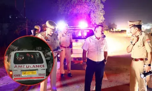 तेज रफ्तार ट्रक ने मारी टक्कर, बाइक सवार 4 बच्चों समेत 5 की मौत