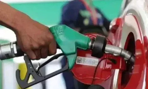 दिल्ली में पुरानी गाडियों पर नहीं लगेगी रोक, सरकार ने दी बड़ी राहत दिल्ली में पुरानी गाडियों पर नहीं लगेगी रोक, सरकार ने दी बड़ी राहत