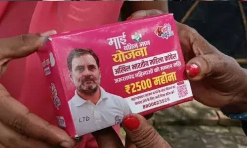 बिहार में सैनिटरी पैड पर राहुल गांधी की तस्वीर, कांग्रेस की ‘माई-बहन मान योजना’ पर उठे सवाल…