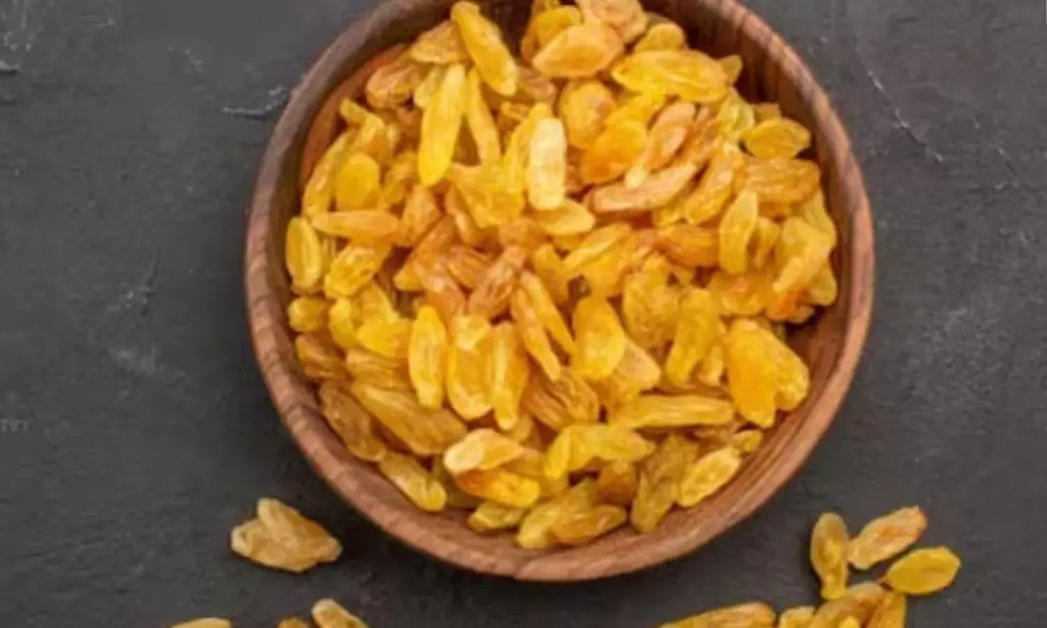 हर दिन जरूर खाने चाहिए किशमिश, सेहत को होते हैं कई फायदे, जानें डिटेल्स