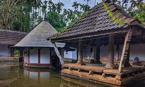 केरल घूमने का कर रहे हैं प्लान, तो इस बारिश के मौसम में वाटर टेंपल को एक्सप्लोर करना नहीं भूले