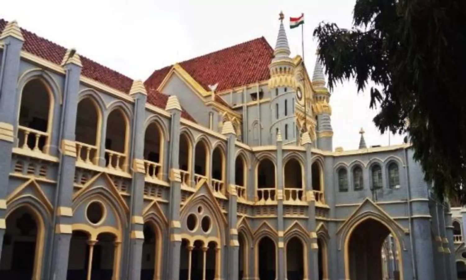 सरकारी कर्मचारियों को भी बड़ा झटका