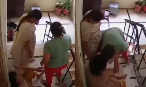 इंजीनियर बहू ने मां के साथ मिलकर सास को बेरहमी से पीटा, वीडियो वायरल