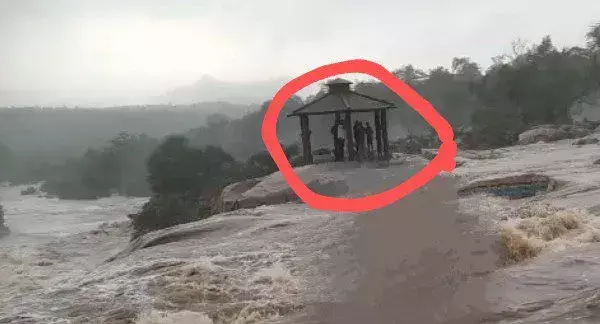 देवपहरी में पांच युवक युवतियां पानी के तेज बहाव में फंसे रेस्क्यू जारी