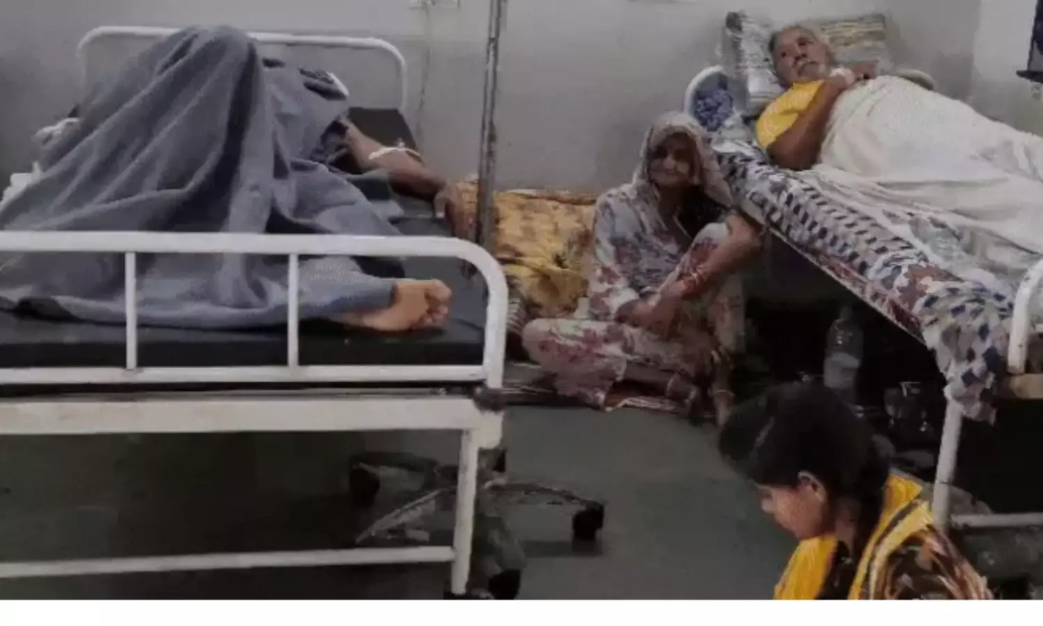 भारी बारिश के बाद बागेश्वर धाम की धर्मशाला में दीवार गिरी, एक महिला की मौत, 10 घायल