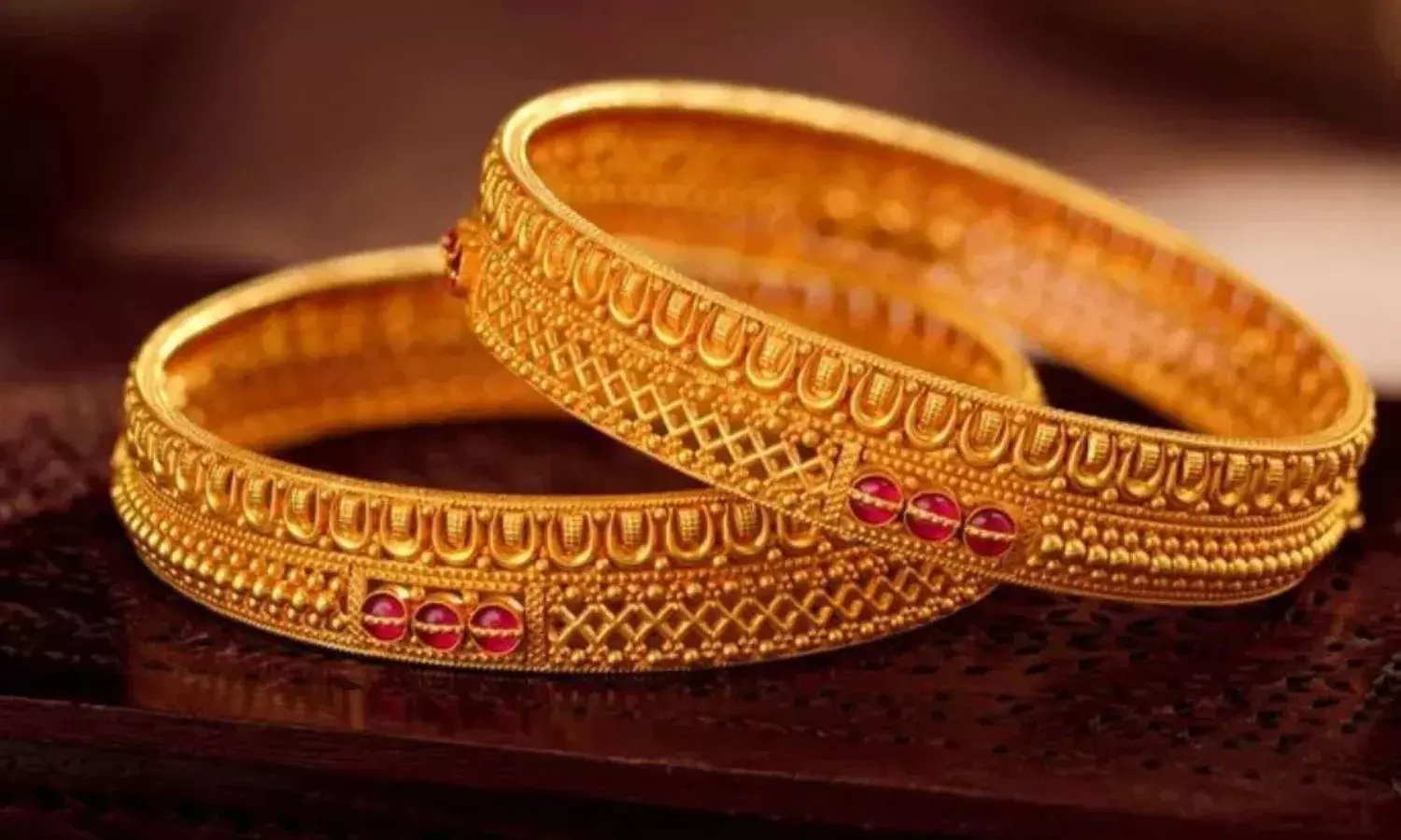 ट्रंप ने फिर छेड़ी ट्रेड वॉर! सोने की कीमतें ₹99,000 के पार, निवेशकों में हलचल