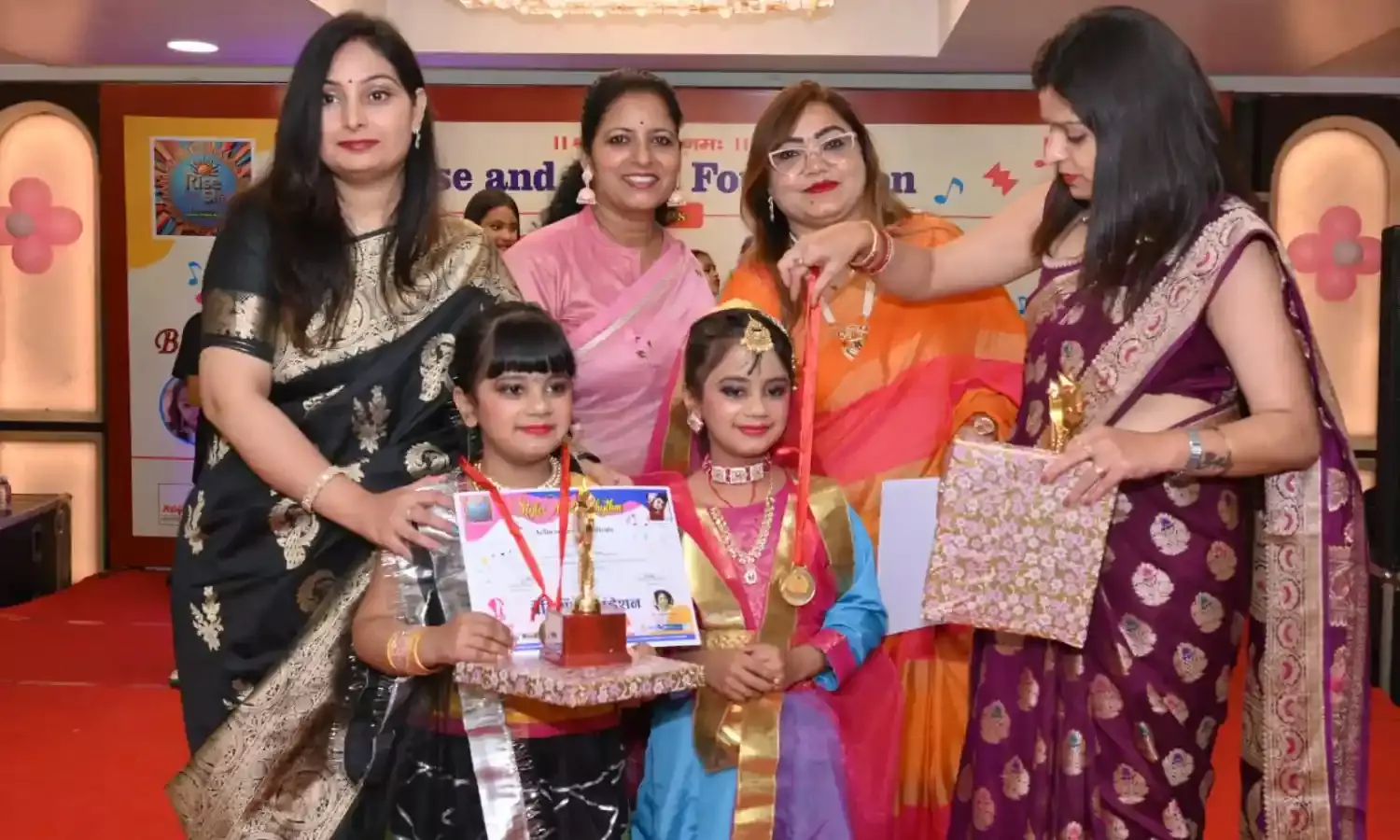 पार्षद सौरभ सिंह मोनू एवं डॉ.सत्या सिंह ह्यूमन ने बढ़ाया हौसला