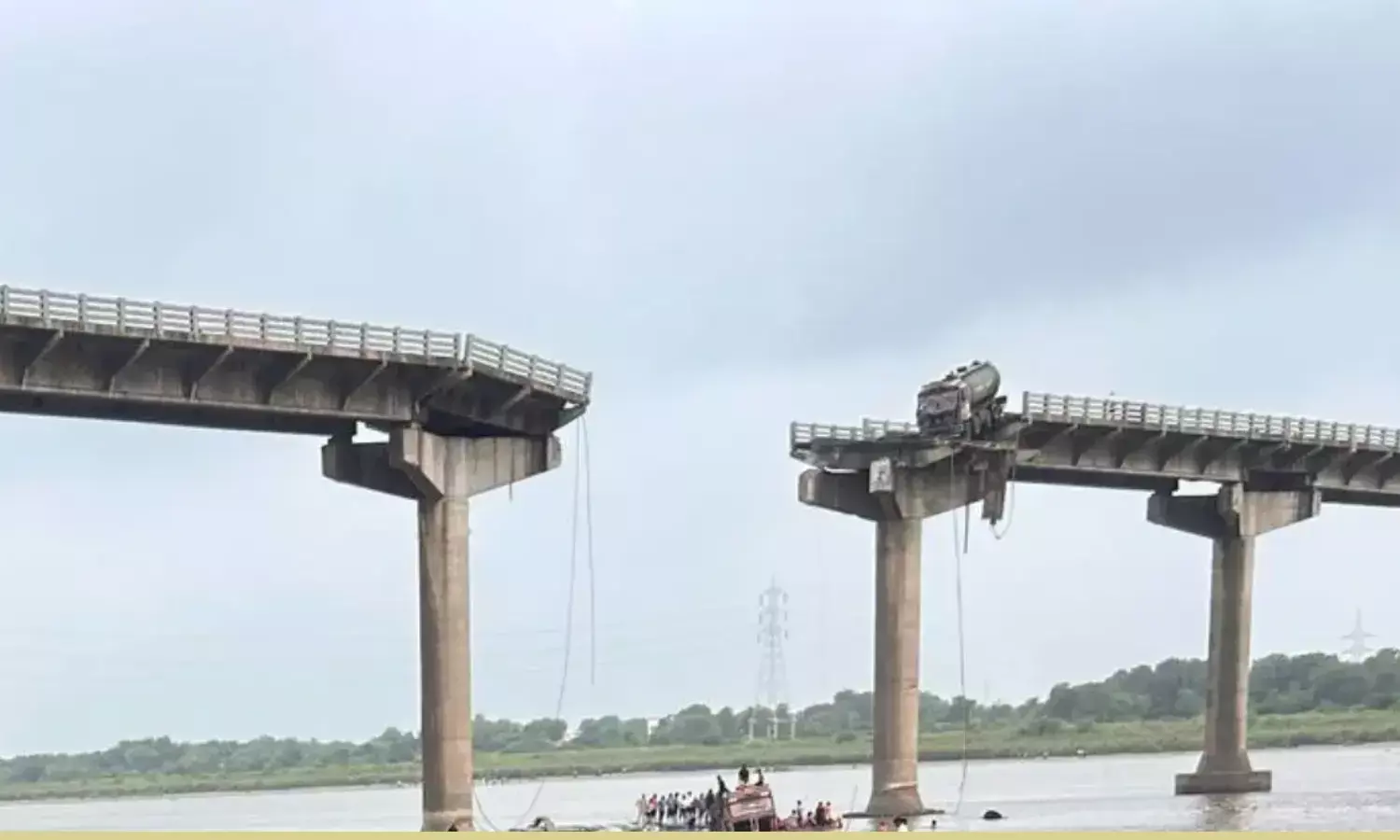 गुजरात पुल हादसे में हुई 10 मौतों का जिम्मेदार कौन? जब मीडिया दे चुका था अलर्ट तो क्‍यों नहीं हुई कार्रवाही…