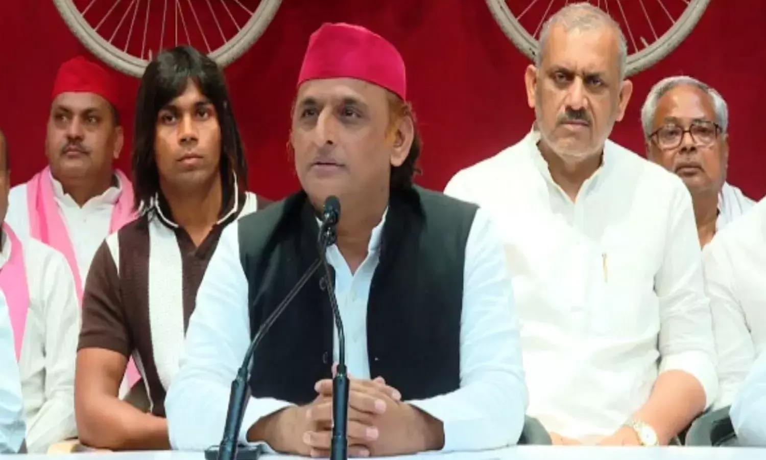 अखिलेश क्यों बोले बच्चों से राजनीति नहीं करवानी चाहिए? अखिलेश क्यों बोले बच्चों से राजनीति नहीं करवानी चाहिए?