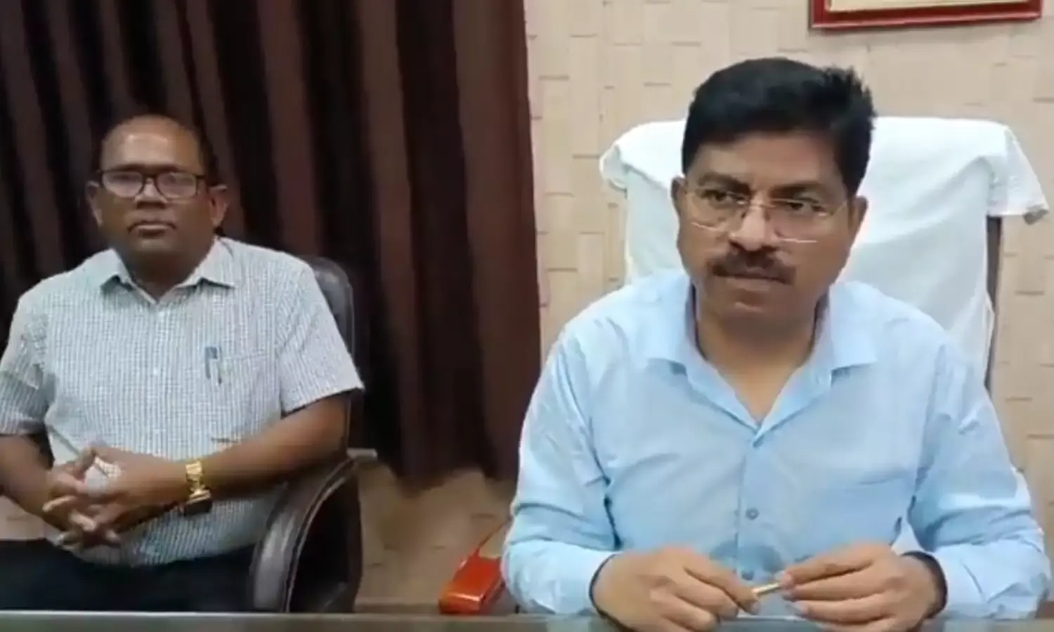 दो CMO वाला पहला जिला बना कानपुर, पुलिस की मौजूदगी में पलटी जा रहीं फाइल