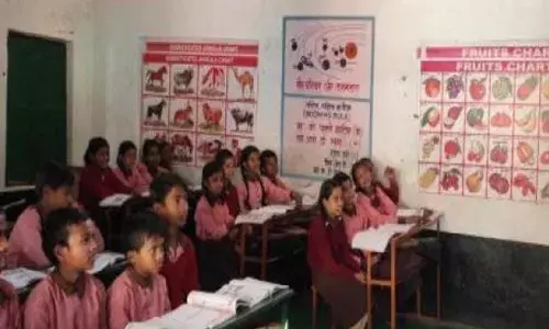 सरकारी स्कूलों में पढ़ना नहीं चाहते अफ़सर, नेता...