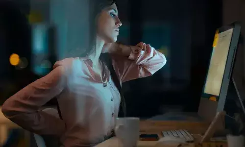 कुर्सी पर लंबे समय तक बैठना पड़ता है? रीढ़ की हड्डी को यूं करें मजबूत