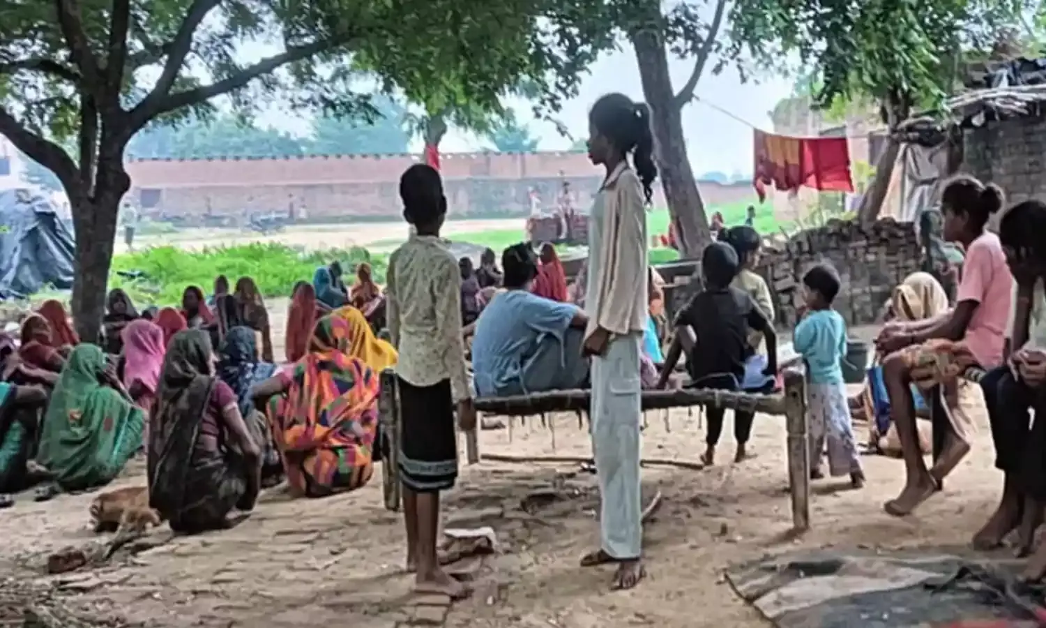 खेत में मिट्टी खनन, गड्ढे को छोड़ दिया गया लावारिस… खेत में मिट्टी खनन, गड्ढे को छोड़ दिया गया लावारिस…