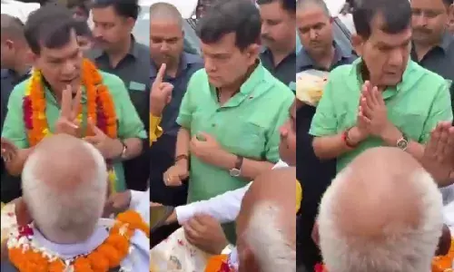 बिजली की शिकायत करने पर ऊर्जा मंत्री ने “जय श्री राम” और “जय बजरंगबली” के नारे लगाकर टाली बात…