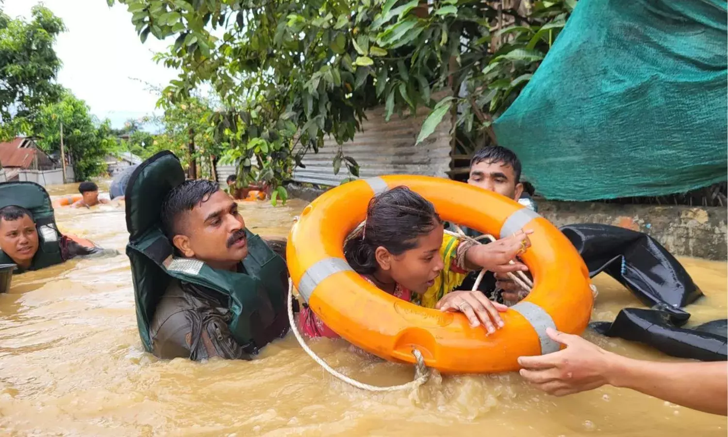 भारतीय सेना ऑपरेशन जल राहत 2 के तहत पूर्वोत्तर में कर रही है बाढ़ राहत कार्य