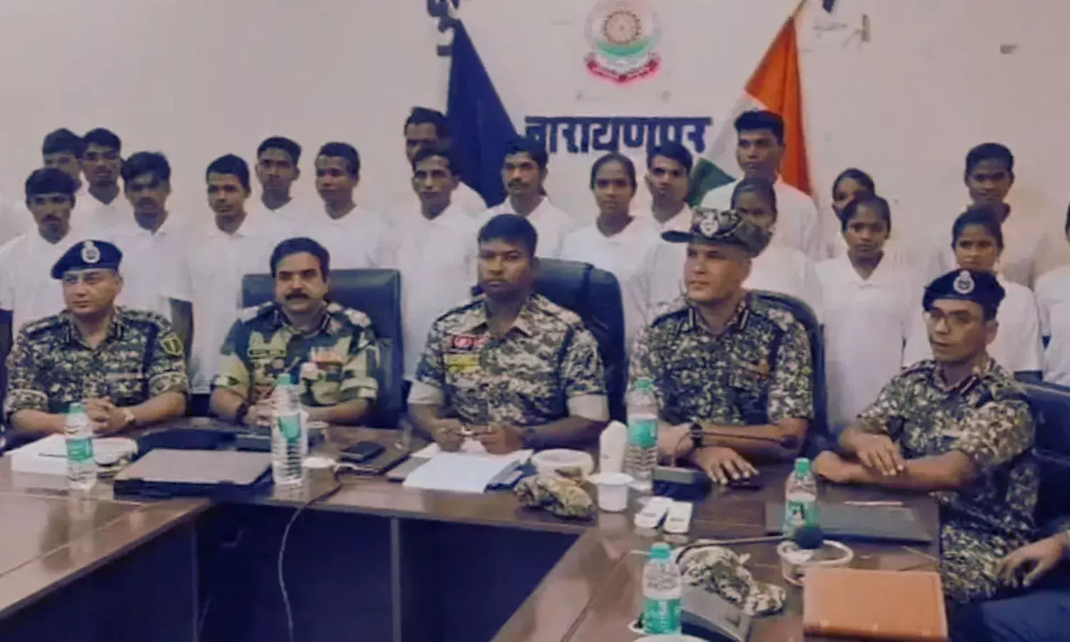 8 महिलाओं समेत 22 नक्सलियों ने किया सरेंडर, कई IED हमलों में थे शामिल