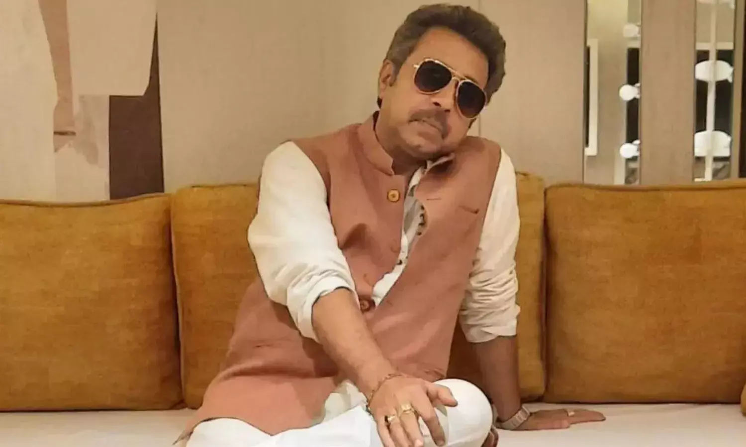 पंचायत के विधायक जी ने बॉलीवुड पर उठाया सवाल; बोले - हिंदी सिनेमा 95% बकवास, लगता है रिहैब सेंटर...