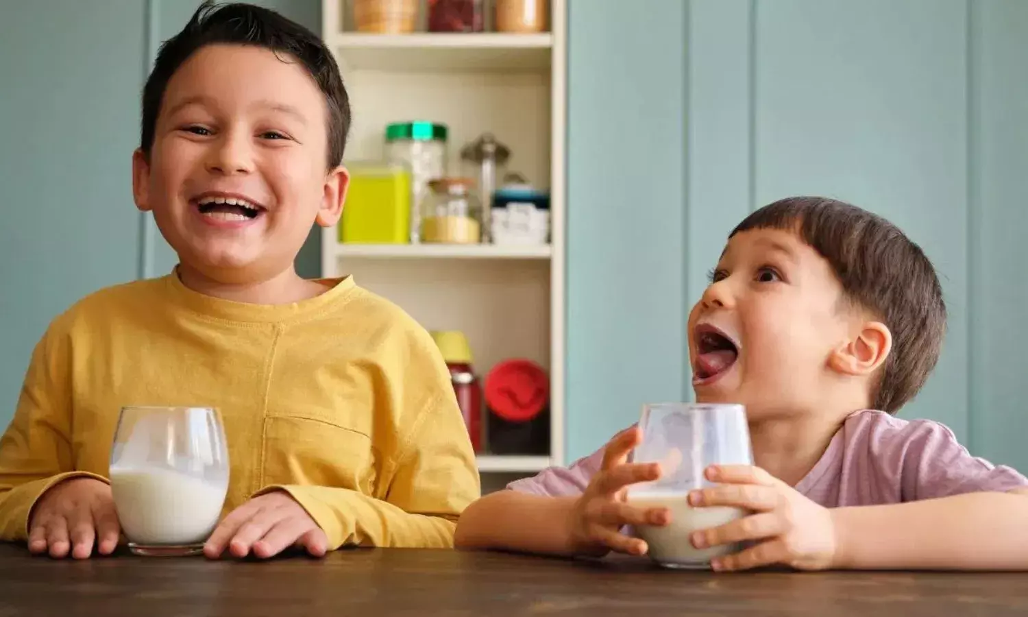 बच्चों की इम्युनिटी को नेचुरल तरीके से बनाएं मजबूत, जानें आसान उपाय बच्चों की इम्युनिटी को नेचुरल तरीके से बनाएं मजबूत, जानें आसान उपाय