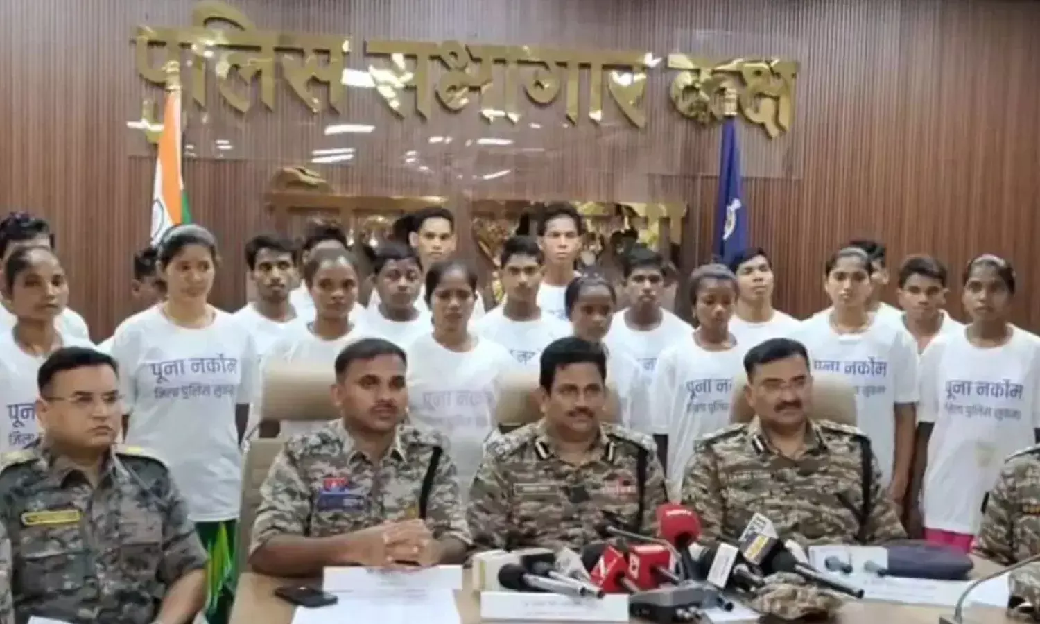 1 करोड़ 18 लाख के इनामी नक्सलियों का सरेंडर, इस महीने में 50 से जायदा माओवादियों ने छोड़ा संगठन