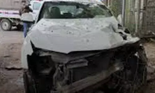 वसंत विहार इलाके में फुटपाथ पर दौड़ी ऑडी, 5 लोगों को कुचला वसंत विहार इलाके में फुटपाथ पर दौड़ी ऑडी, 5 लोगों को कुचला