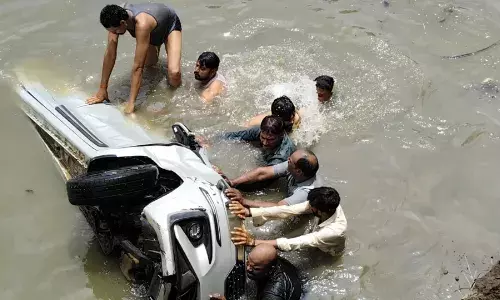 कालीसिंध नदी में गिरी कार, दो की मौत, दो गंभीर घायल
