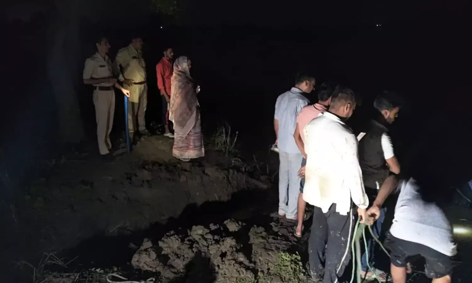 बोरवेल में गिरने से दो सहेलियों की मौत, पुलिस और SDRF की टीम ने निकाले दोनों शव