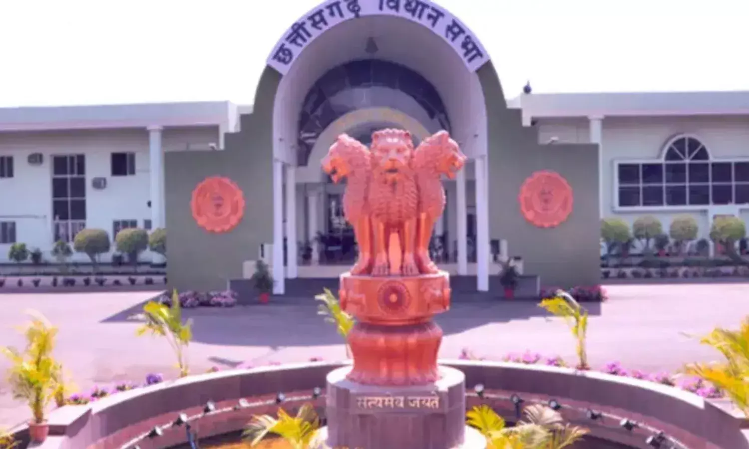 पहले दिन RI भर्ती परीक्षा गड़बड़ी पर सदन में हंगामा, विपक्ष ने किया वॉकआउट