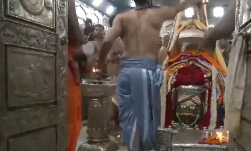 बाबा महाकाल की भस्मारती में शामिल हुए भक्त, आज महाकाल करेंगे नगर भ्रमण