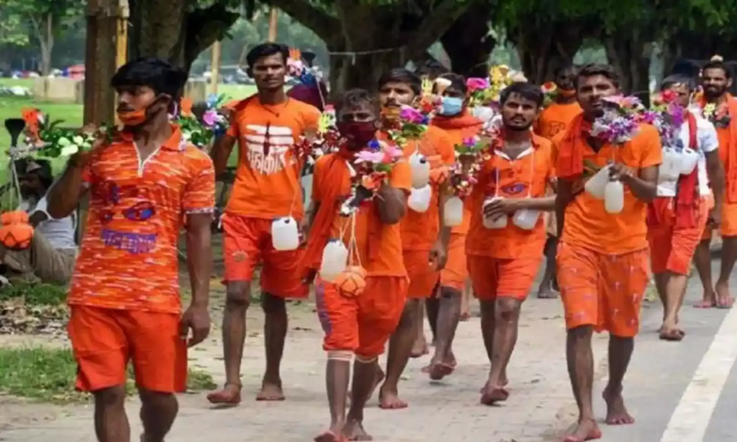 कांवड़ रूट पर QR कोड को लेकर सुप्रीम कोर्ट का उत्तर प्रदेश और उत्तराखंड सरकार को नोटिस