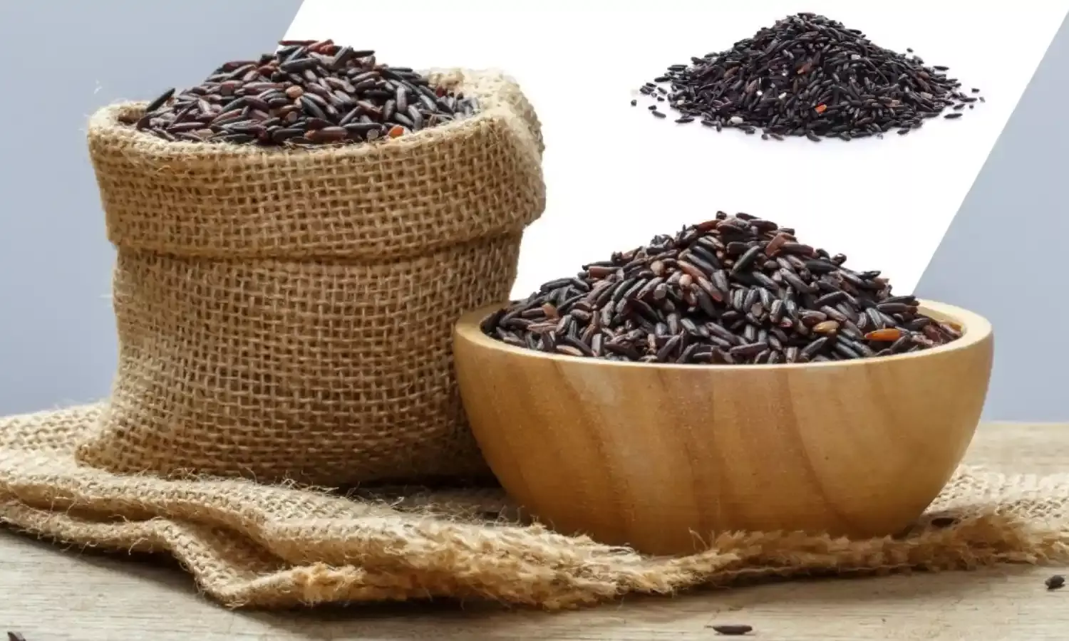 कहीं महिलाएं बना रहीं साबुन, कहीं किसान उगा रहे हरा सोना