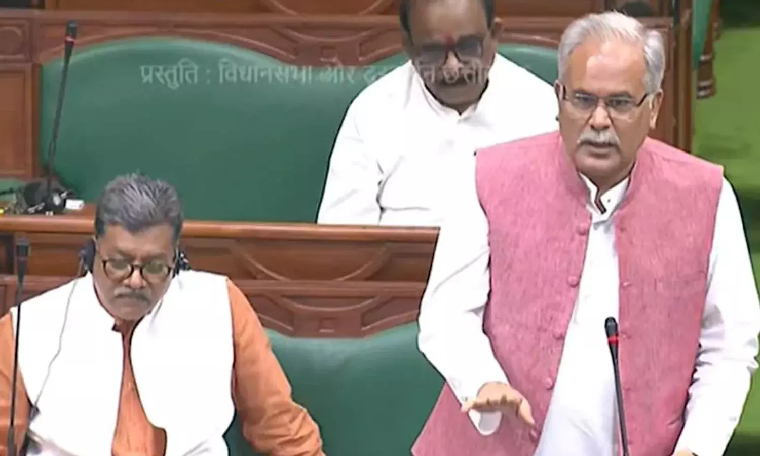 रमन सिंह ने खारिज की चर्चा, विपक्ष का विधानसभा से वॉकआउट