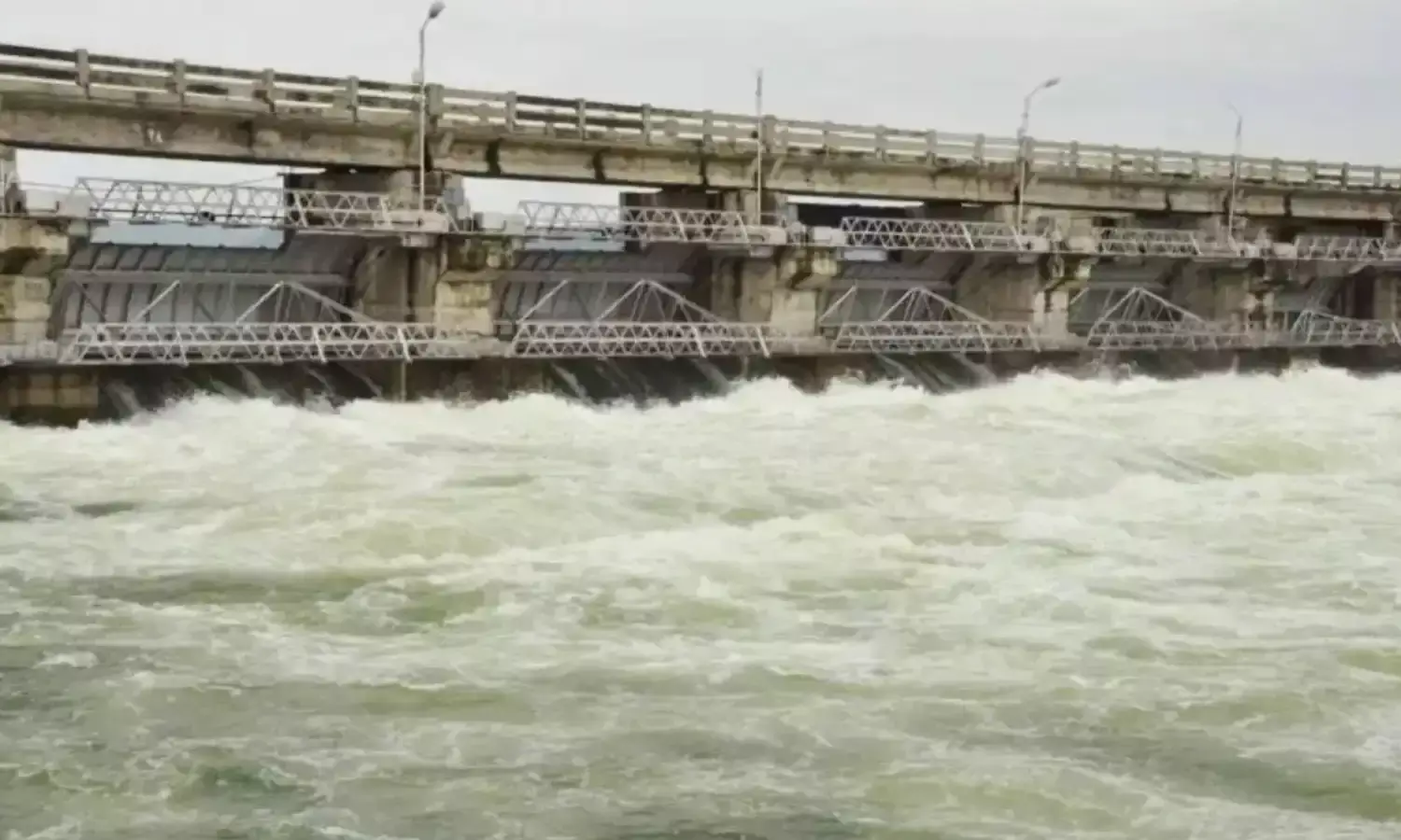 मध्य प्रदेश में भारी बारिश का सिलसिला जारी, ग्वालियर में बाढ़ जैसी स्थिति, जानिए कैसा रहेगा आज का मौसम…