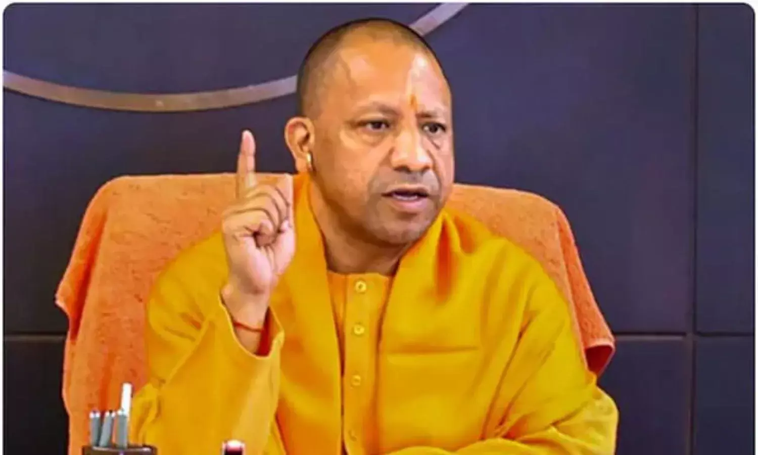 तत्कालीन अधिशासी अधिकारी विजयेन्द्र आनन्द को हटाया गया