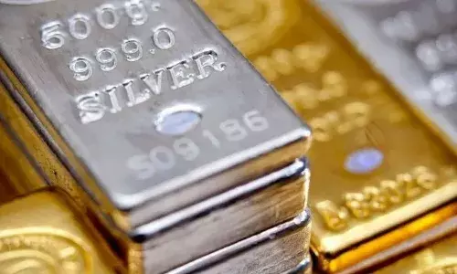 दिल्ली में सोने के दाम 99 हजार से नीचे, चांदी में भी आई बड़ी गिरावट