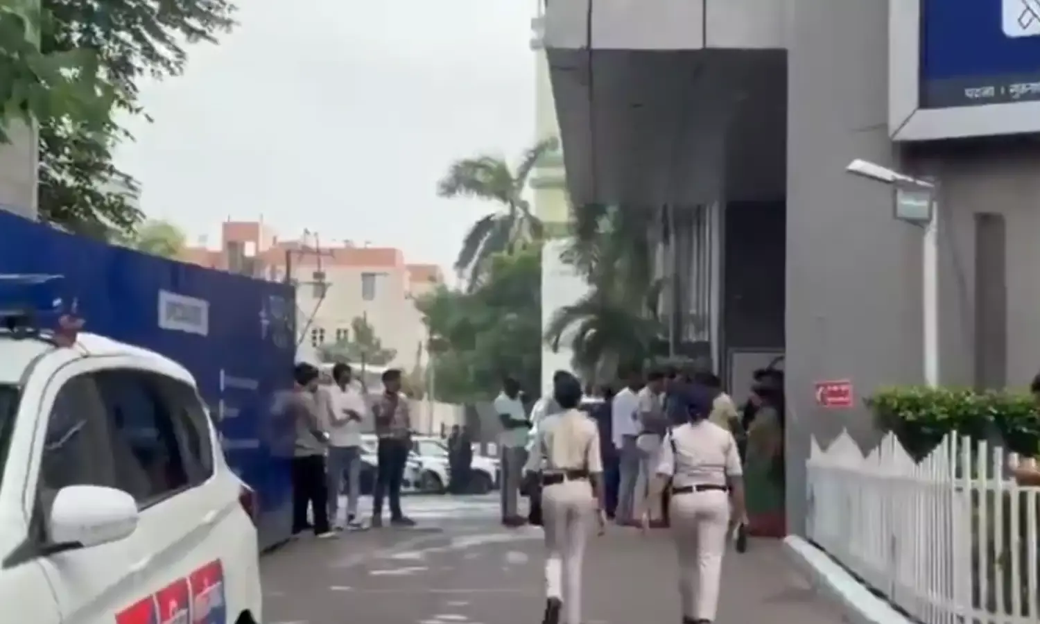 पटना गैंग वॉर! पारस अस्पताल के ICU में घुसकर कैदी को मारी गई 4 गोलियां, इलाज के दौरान मौत पटना गैंग वॉर! पारस अस्पताल के ICU में घुसकर कैदी को मारी गई 4 गोलियां, इलाज के दौरान मौत