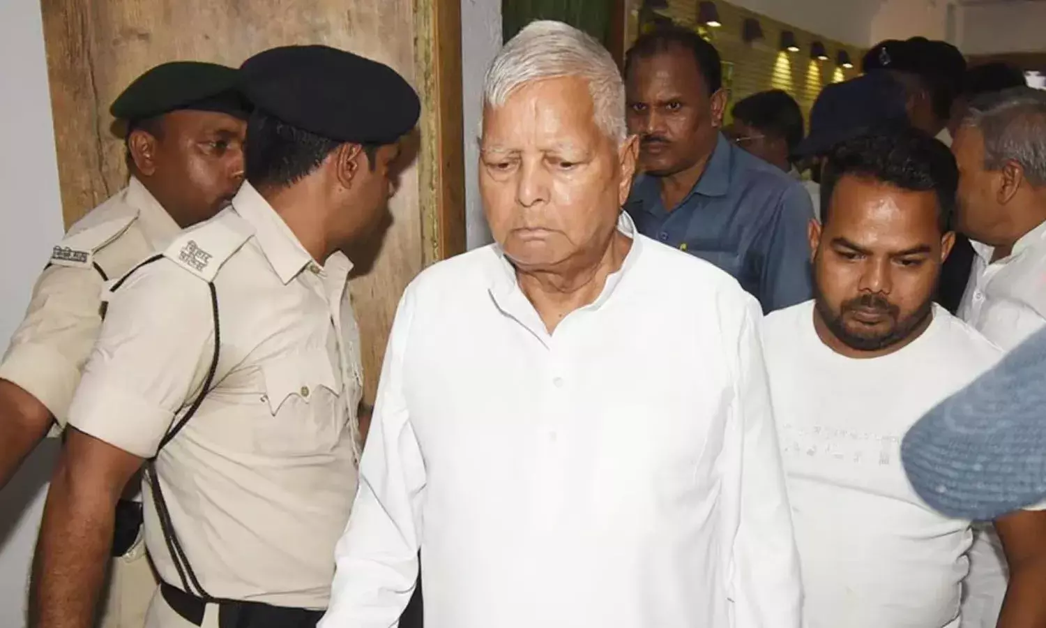 लालू प्रसाद यादव को झटका, सुप्रीम कोर्ट ने ट्रायल पर रोक लगाने से किया इनकार