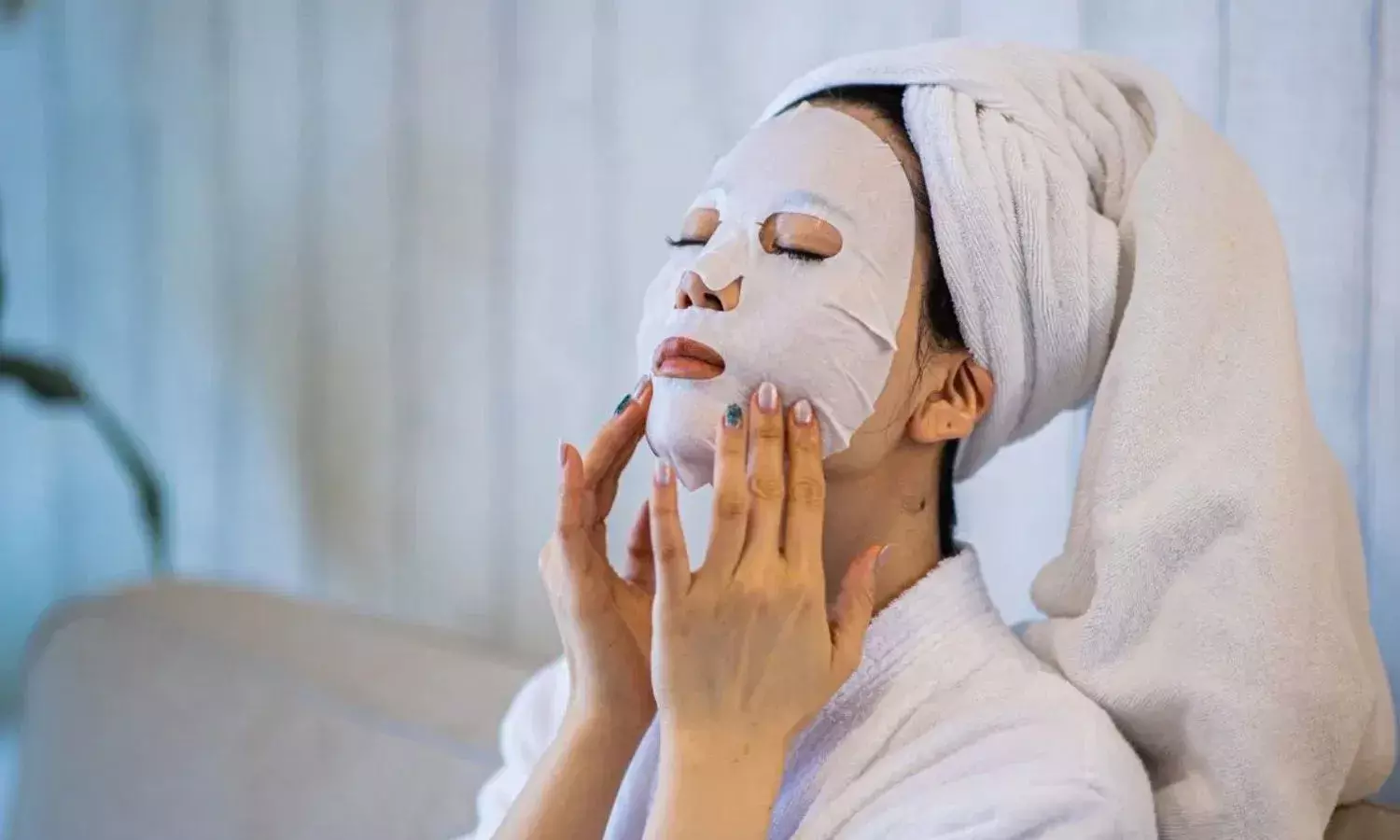 घर पर बनाएं बेहतरीन शीट मास्क, चमकदार बनेगी त्वचा