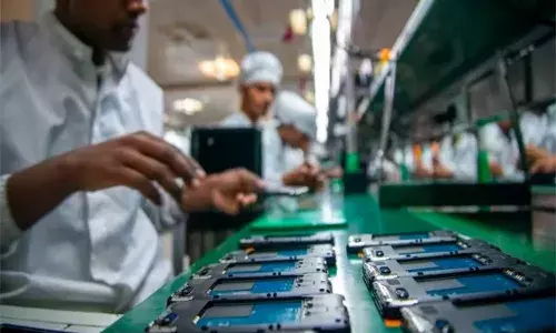 भारत के मोबाइल मैन्युफैक्चरिंग में ग्लोबल हब बनने पर चीन का रोड़ा