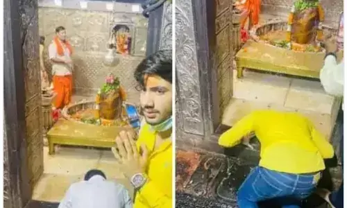उज्जैन के महाकालेश्वर मंदिर में तोड़ा गर्भगृह में प्रवेश का नियम, कर्मचारी से भी की बहस…