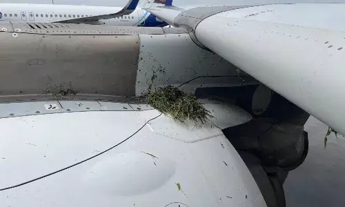 मुंबई एयरपोर्ट पर रनवे पर फिसला एयर इंडिया का विमान, तीन टायर फटे...