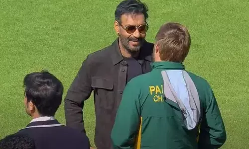 देशभक्ति या दिखावा? अफरीदी संग अजय देवगन की वायरल तस्वीर की सच्चाई आई सामने देशभक्ति या दिखावा? अफरीदी संग अजय देवगन की वायरल तस्वीर की सच्चाई आई सामने