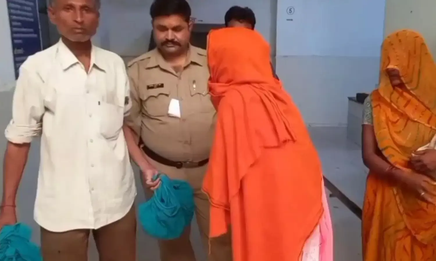 रहस्यमयी तरीके से 12 दिन पहले छोड़ गए थे परिजन, पुलिस ने खोजा