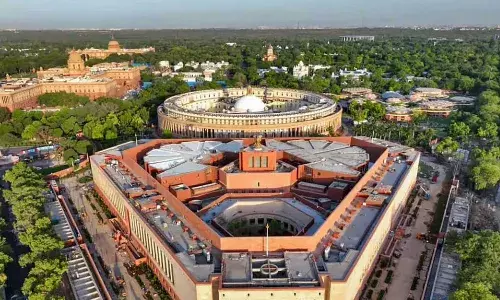 विपक्ष के हंगामे के बीच लोकसभा - राज्यसभा बुधवार तक स्थगित, सरकार ने की दोहरे मानदंडों की निंदा