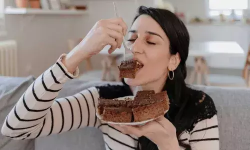 खाली पेट मीठा खाना सेहत के लिए कितना खतरनाक? जानें एक्सपर्ट की राय