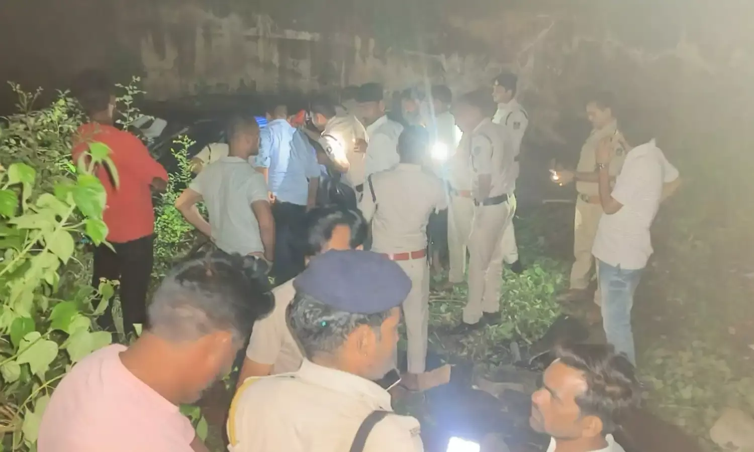 जल चढ़ाने जा रहे कांवड़ियों को तेज रफ्तार कार ने कुचला, चार की मौत, कई घायल