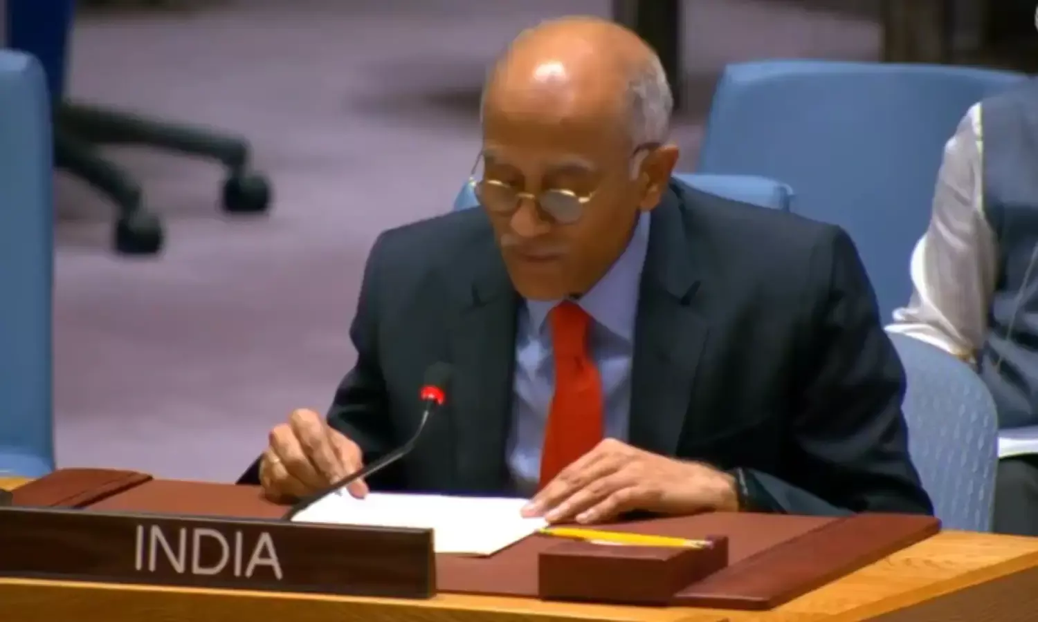 एक ओर लोकतांत्रिक भारत, दूसरी ओर कट्टरता - आतंकवाद में डूबा हुआ पाकिस्तान...