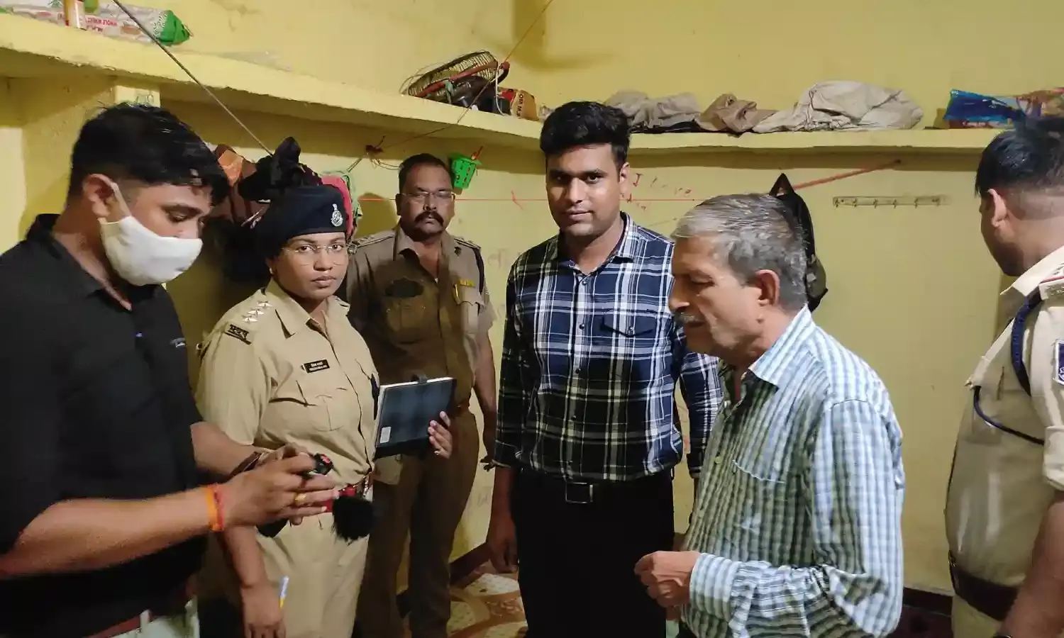 महिला और मासूम की हत्या से शहर में सनसनी, प्रेमी ही निकला हत्यारा, दिवाल पर लिखा - मरेंगे तो साथ जिएंगे तो साथ