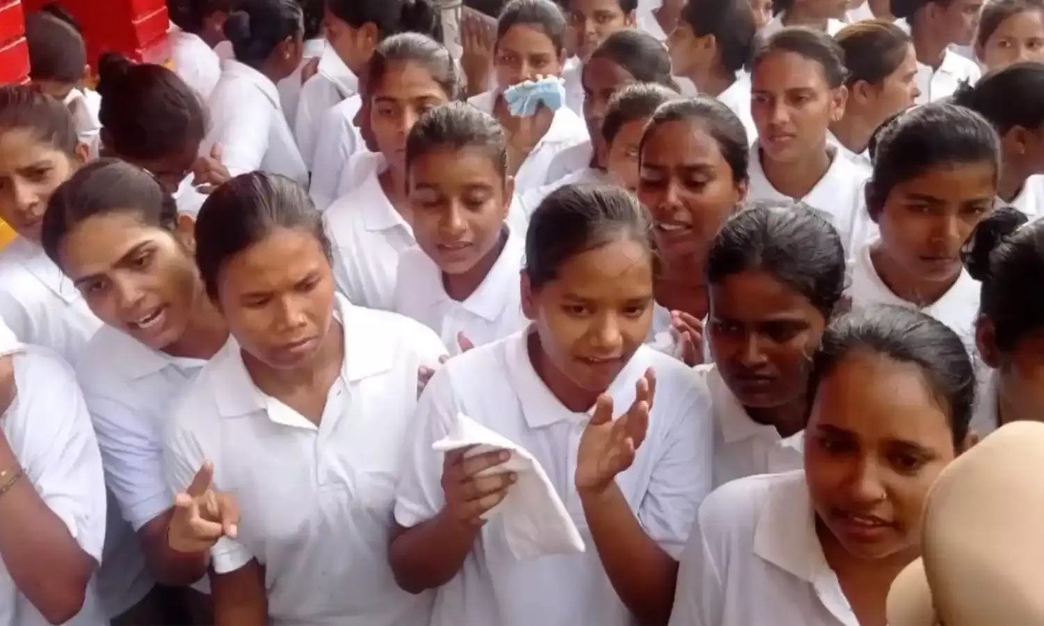 बाथरूम में कैमरे, बदहाल व्यवस्थाओं से नाराज़ 600 महिला सिपाही, जानिए पूरा मामला…